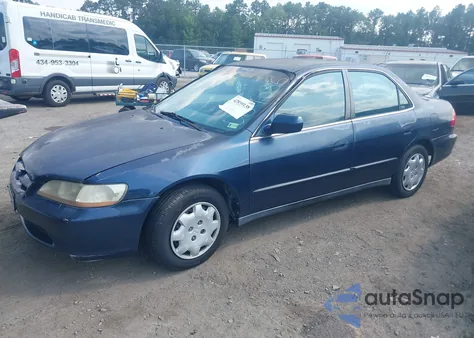 2000 Honda Accord 2.3 Lx from USA, damaged, VIN 1HGCG6658YA069556